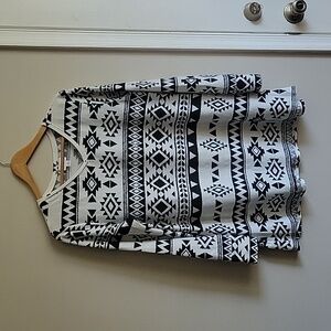 EUC Lularoe Elizabeth Long Sleeve White and Black Tunic